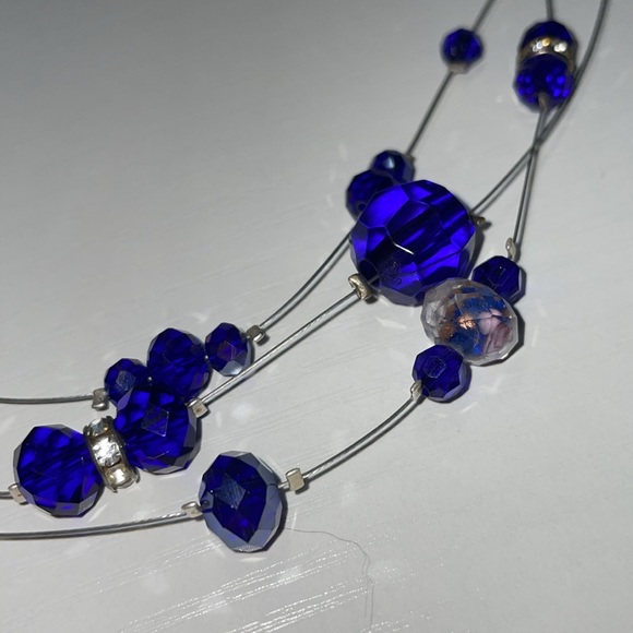 Wired blue scatter bead necklace - Picture 2 of 4